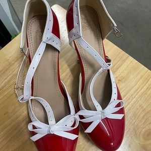 Adorable red heels  brand new size 41 in US is 9